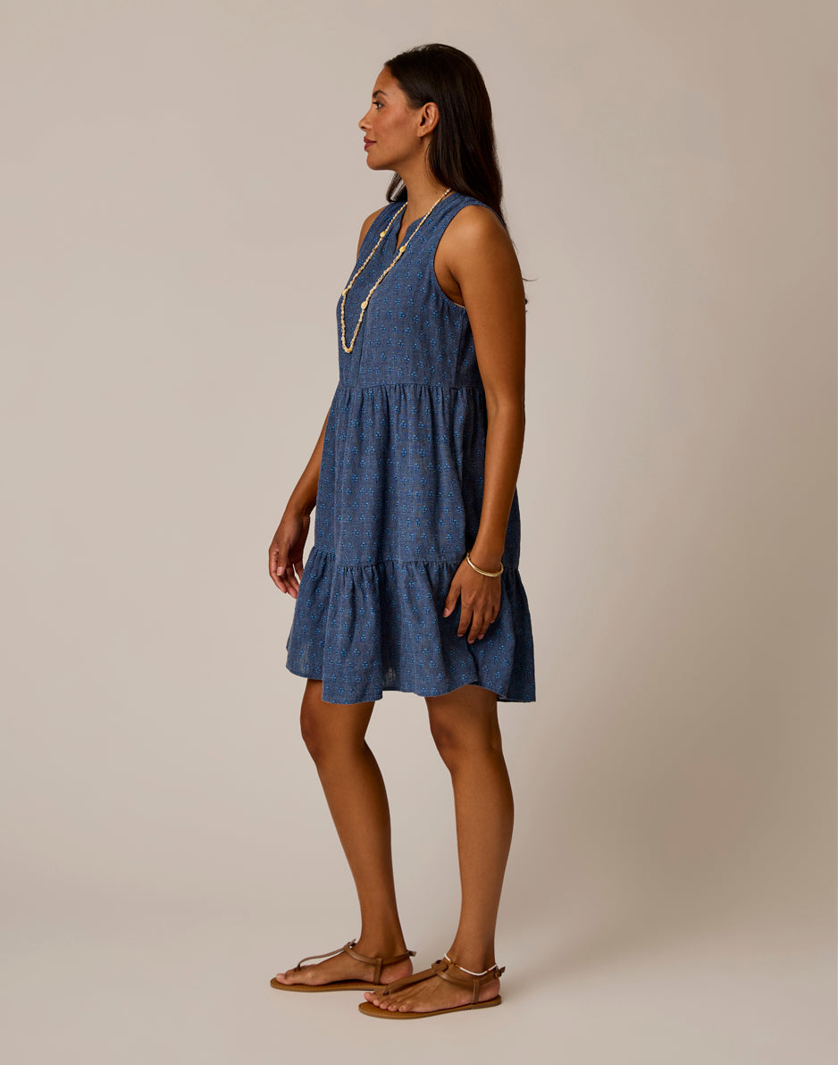 Sleeveless tiered midi dress with small dot pattern and v-neckline, side view