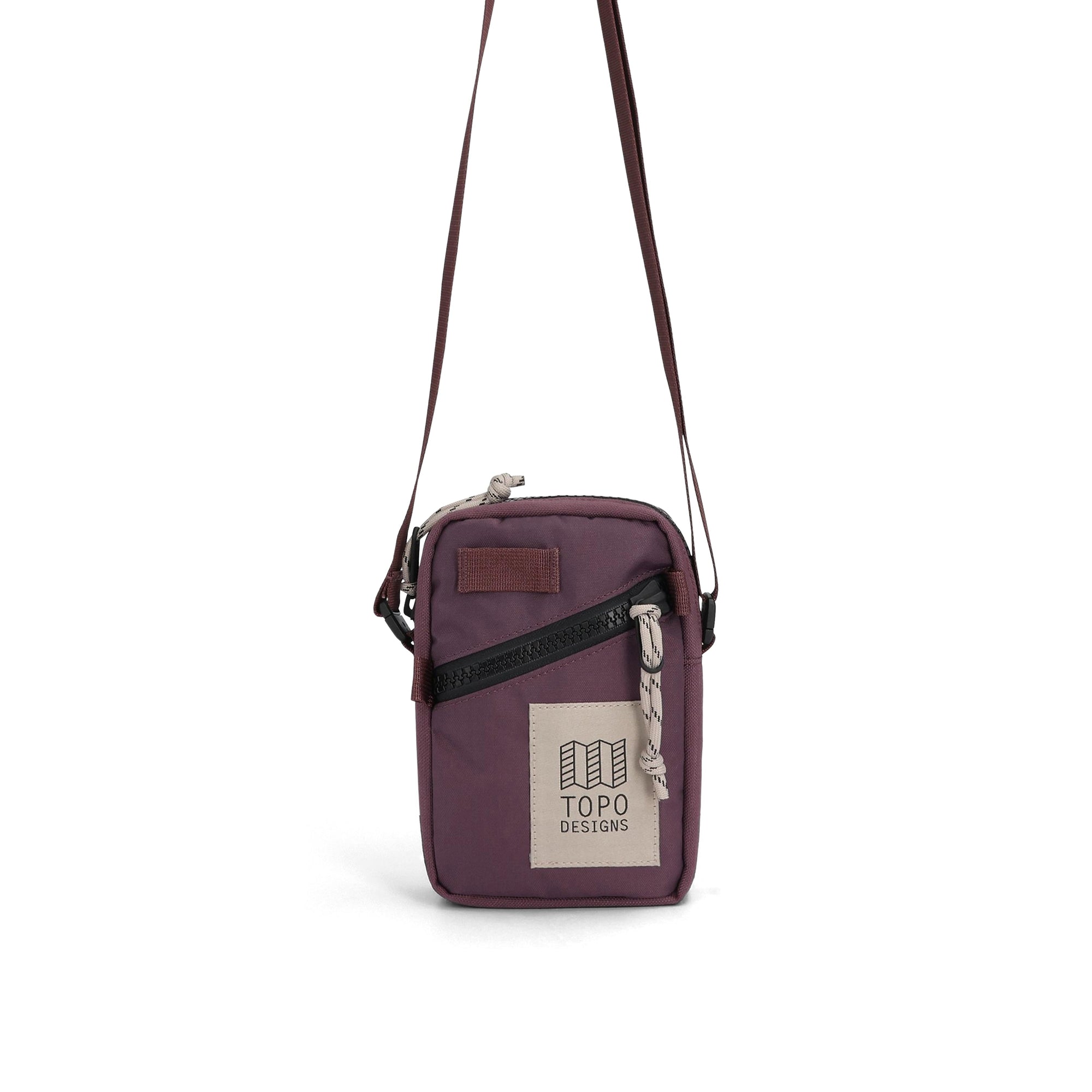 Small crossbody bag in burgundy with diagonal zipper pocket and shoulder strap