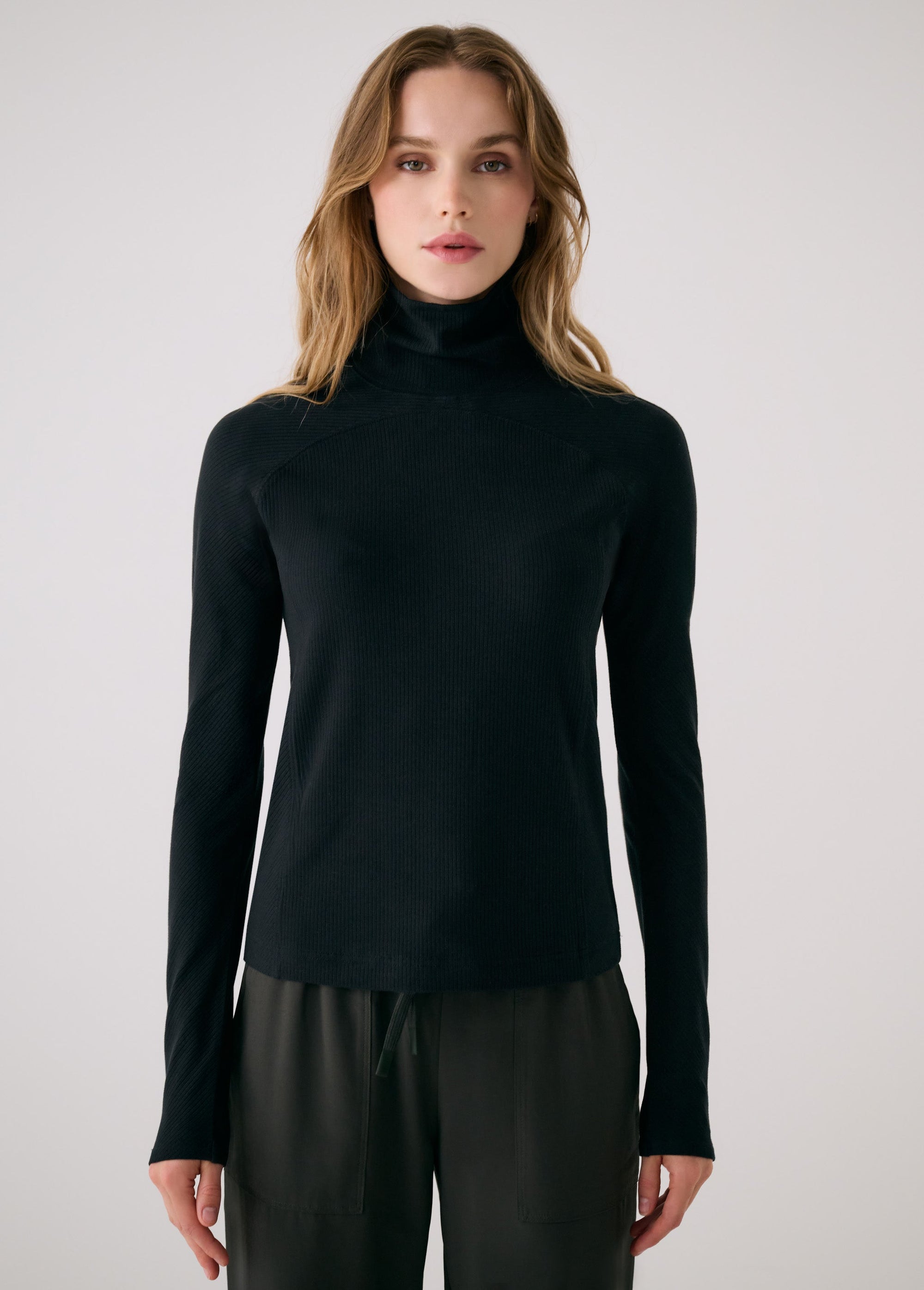 W's Traverse Turtleneck