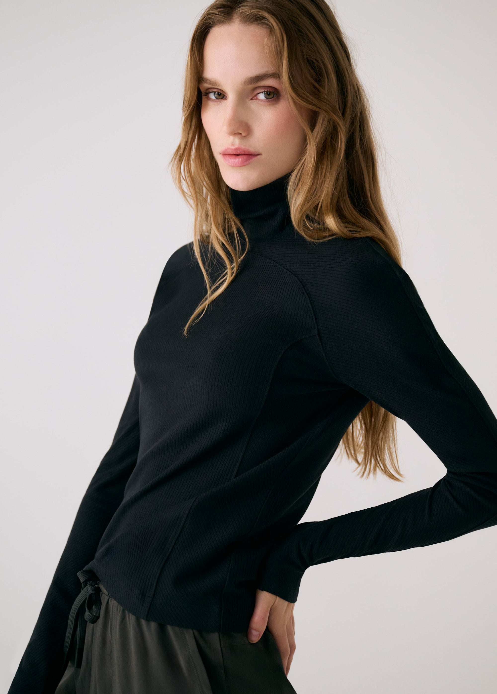 W's Traverse Turtleneck