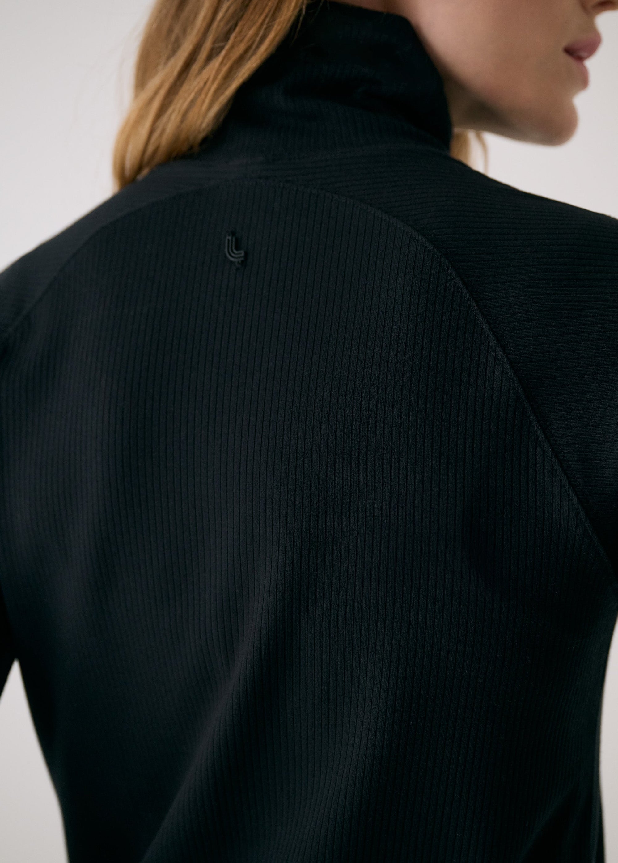 W's Traverse Turtleneck